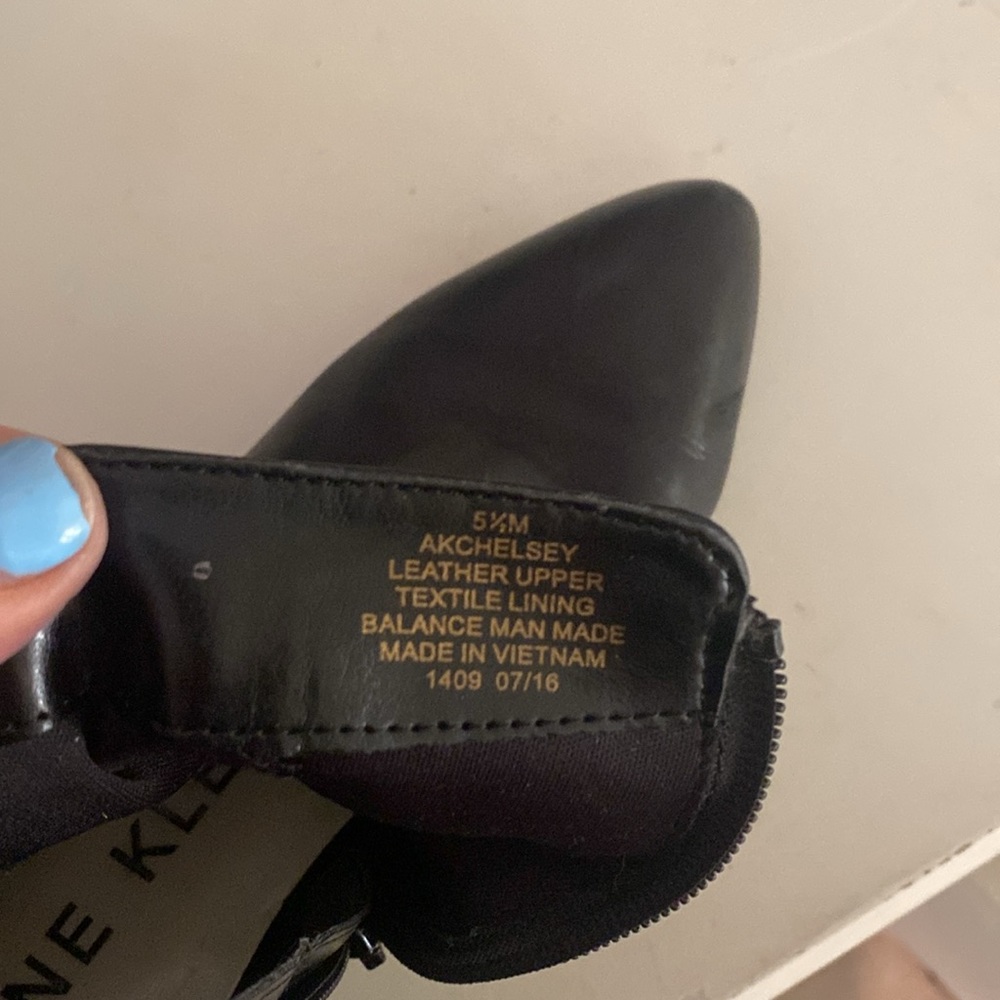 Anne Klein black leather boots 5 1/2 - Picture 6 of 6